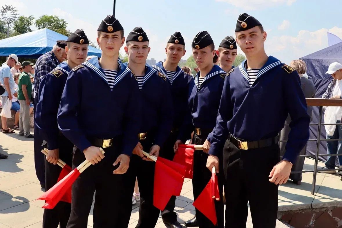 Красноярск отпраздновал День речника масштабным парадом судов на Енисее! Красноярск отпраздновал День речника масштабным парадом судов на Енисее!