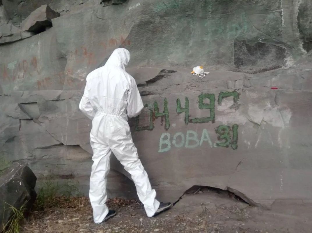Чистым скалам – быть!. На скалодроме у Братского моста через Енисей начал работу проект «Чистые скалы. Безопасный маршрут»