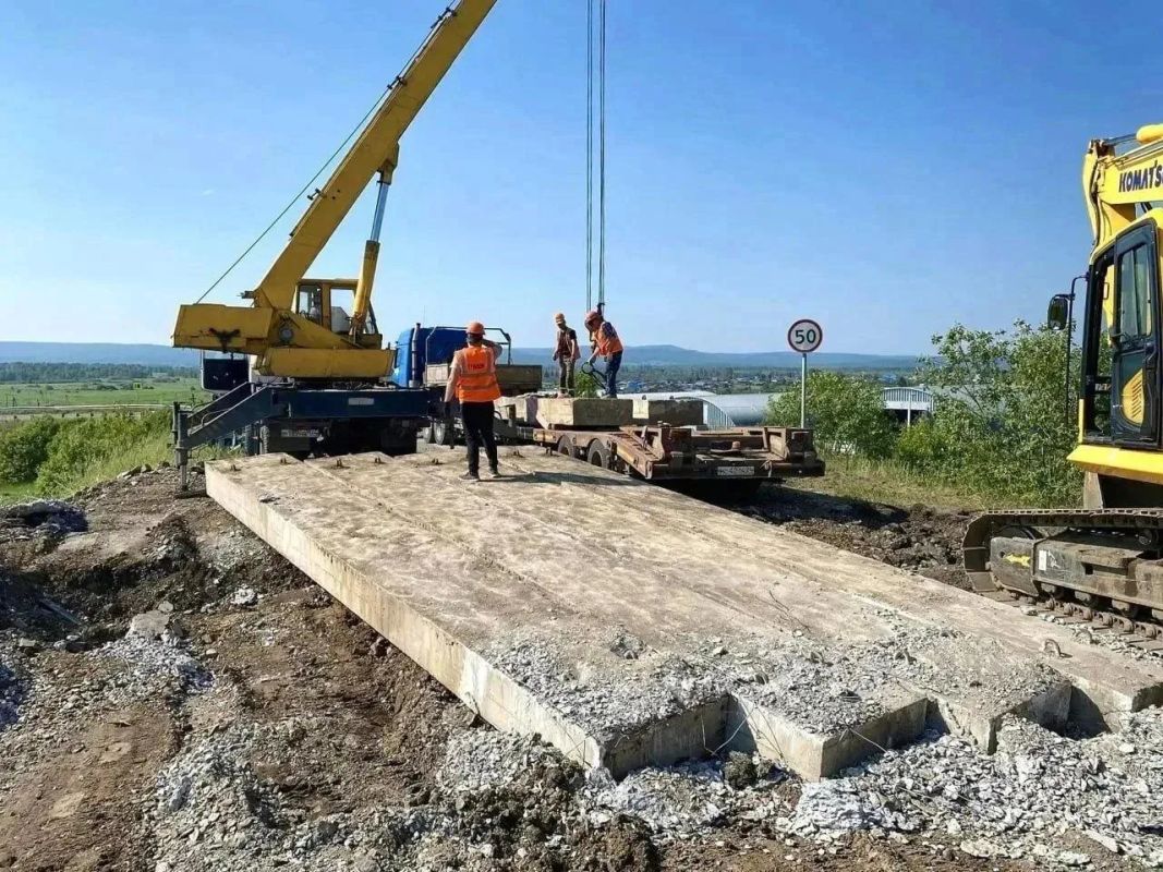 В Боготольском округе ремонтируют путепровод через федеральную трассу В Боготольском округе ремонтируют путепровод через федеральную трассу