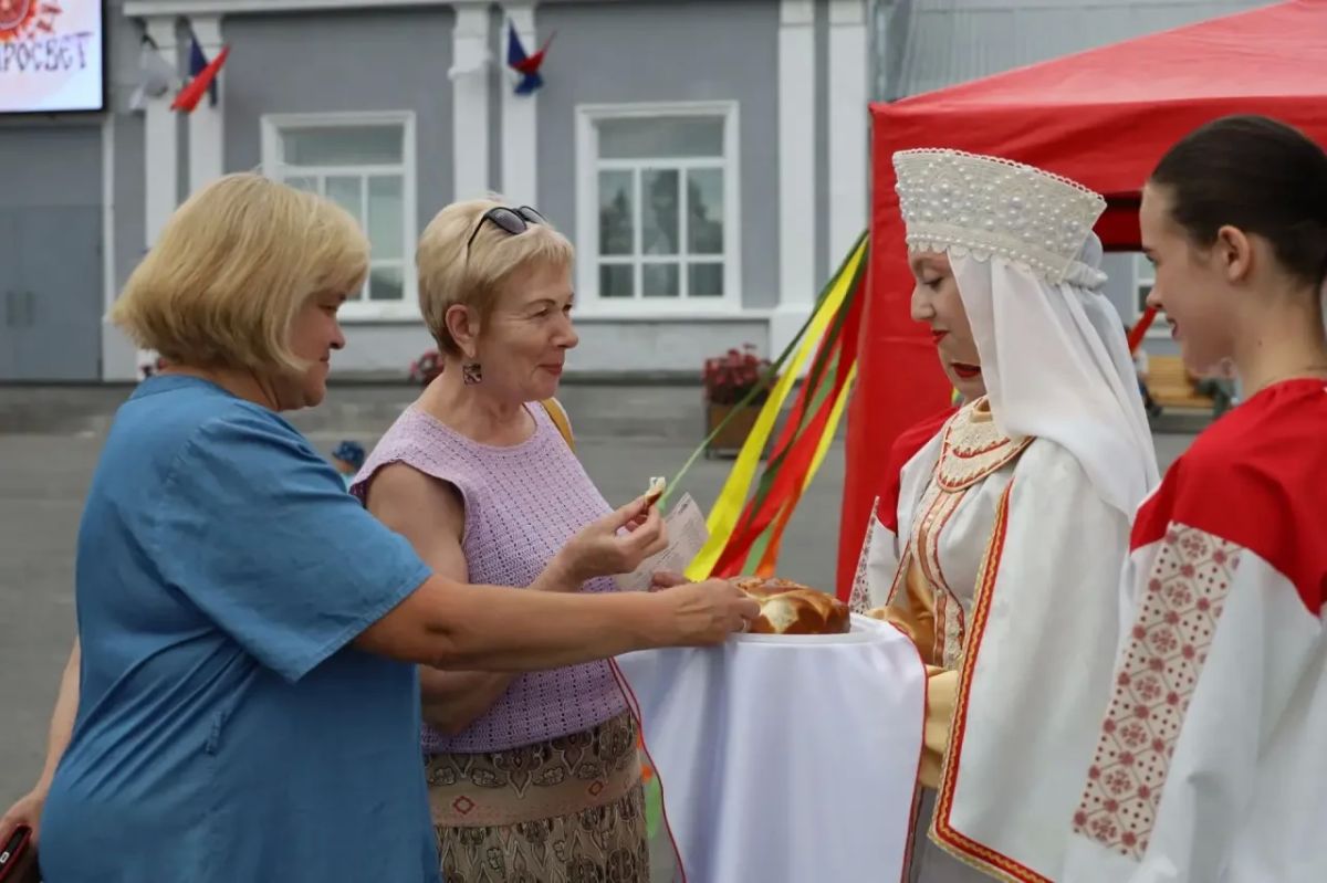 Торжественное открытие яркого летнего арт-пространства «ЭТНОПРОСВЕТ»! Торжественное открытие яркого летнего арт-пространства «ЭТНОПРОСВЕТ»!