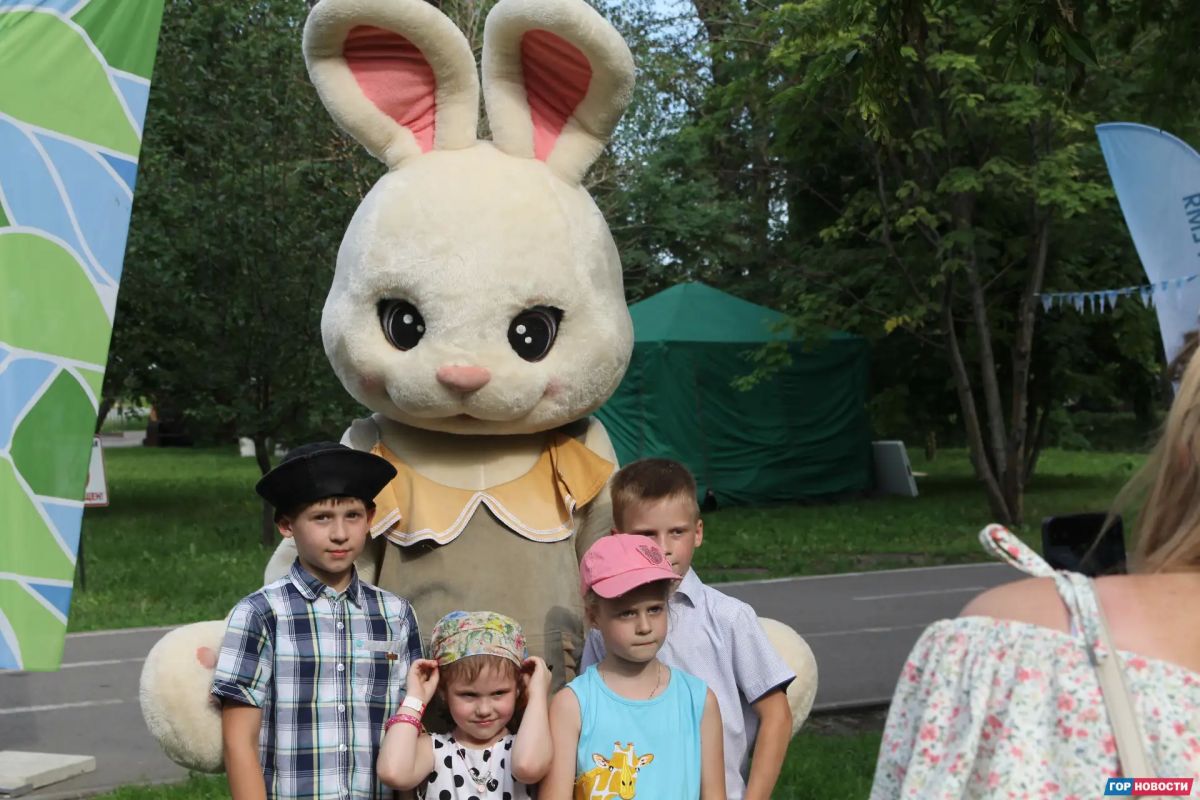 Накануне на площадках «ЯРких БЕРЕГОВ» в Юдинском парке красноярцы отметили День семьи, любви и верности Накануне на площадках «ЯРких БЕРЕГОВ» в Юдинском парке красноярцы отметили День семьи, любви и верности