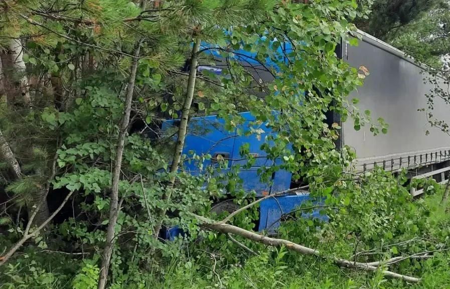 «Жигули» бесправника с тремя пассажирами смяло фурой на востоке от Красноярска «Жигули» бесправника с тремя пассажирами смяло фурой на востоке от Красноярска