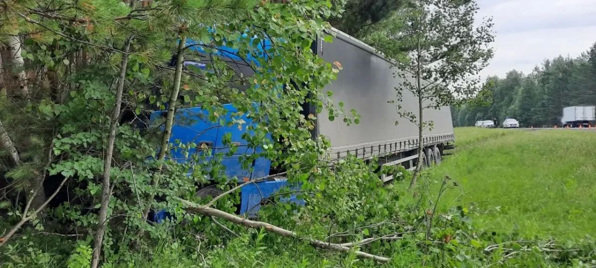 В Иланско-Нижнеингашском округе сотрудники полиции выясняют обстоятельства смертельного ДТП По предварительной информации, сегодня утром на 1142 км а/д Р-255 «Сибирь» 22-летний водитель-бесправник ВАЗ 2104 выехал на... В Иланско-Нижнеингашском округе сотрудники полиции выясняют обстоятельства смертельного ДТП По предварительной информации, сегодня утром на 1142 км а/д Р-255 «Сибирь» 22-летний водитель-бесправник ВАЗ 2104 выехал на...