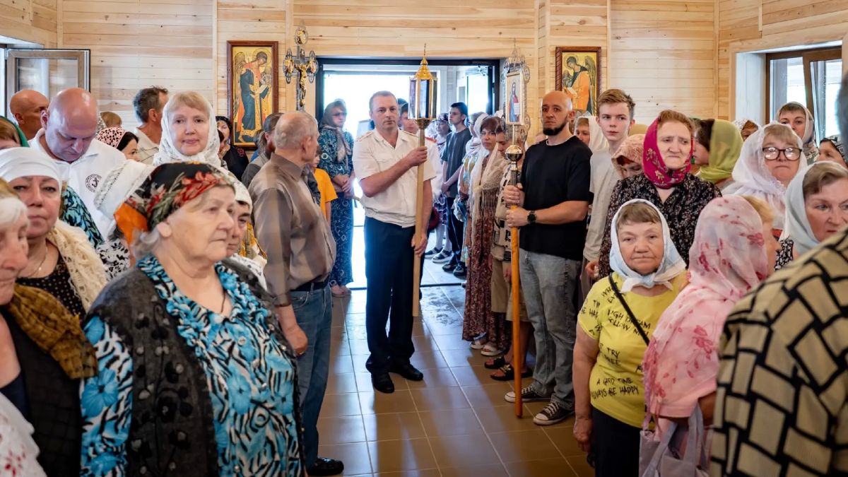 В посёлке Кедровый после двух разрушительных пожаров вновь открылся храм святых Петра и Февронии В посёлке Кедровый после двух разрушительных пожаров вновь открылся храм святых Петра и Февронии
