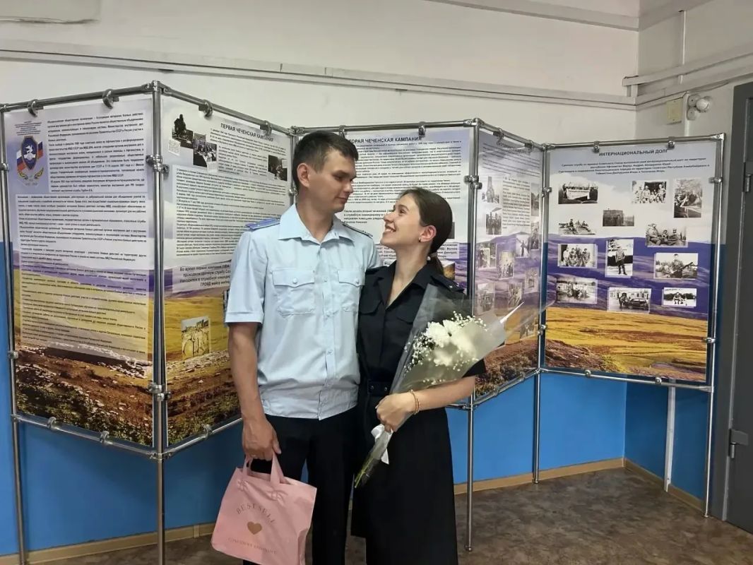 В честь Дня семьи, любви и верности полицейские со всех уголков Красноярского края поздравляют с праздником любви В честь Дня семьи, любви и верности полицейские со всех уголков Красноярского края поздравляют с праздником любви