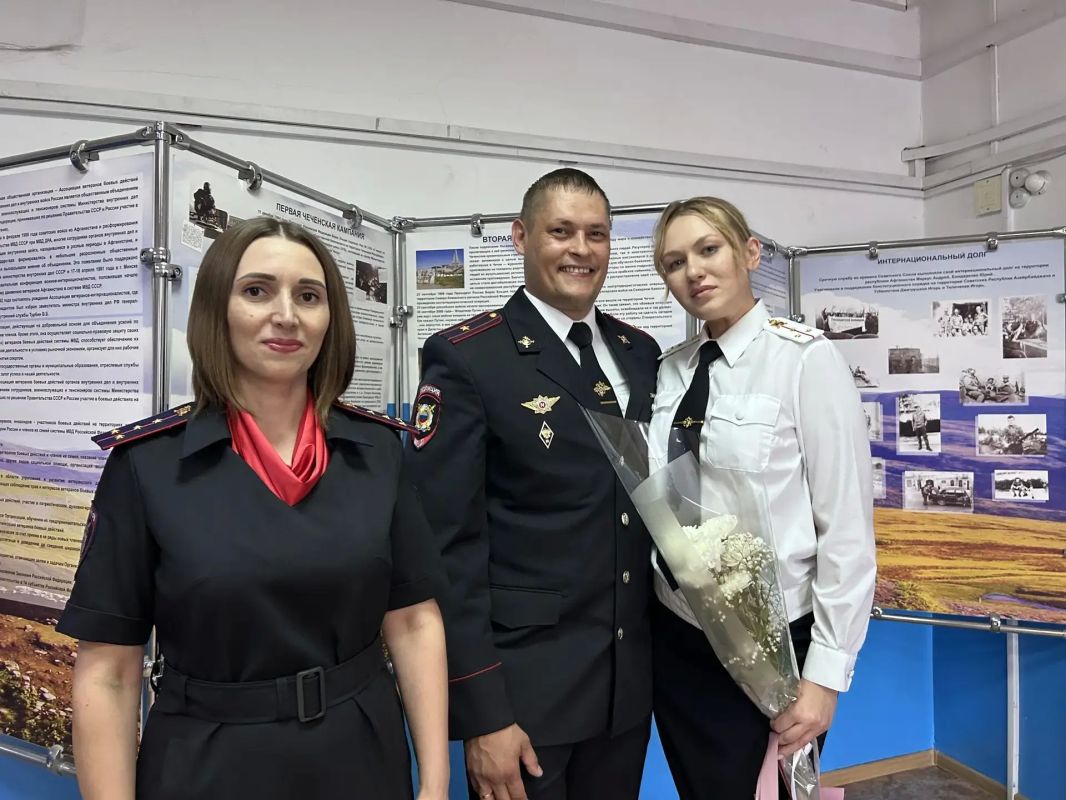 В честь Дня семьи, любви и верности полицейские со всех уголков Красноярского края поздравляют с праздником любви В честь Дня семьи, любви и верности полицейские со всех уголков Красноярского края поздравляют с праздником любви