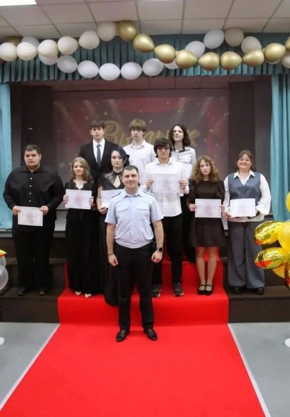 Выпускникам полицейских классов вручили сертификаты! Выпускникам полицейских классов вручили сертификаты!