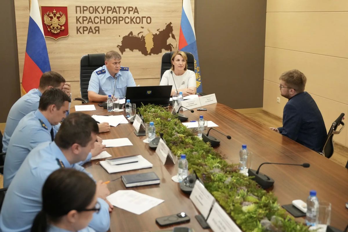 Прокурор края Роман Тютюник совместно с Уполномоченным по защите прав предпринимателей в Красноярском крае Ольгой Загитовой провели личный прием представителей бизнес-сообщества Прокурор края Роман Тютюник совместно с Уполномоченным по защите прав предпринимателей в Красноярском крае Ольгой Загитовой провели личный прием представителей бизнес-сообщества