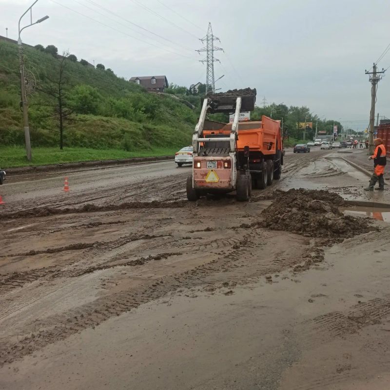 Как себя чувствуют дороги под Зыковским мостом, на ул. Семафорная под путепроводом и на ул. Грунтовая после сильного дождя?