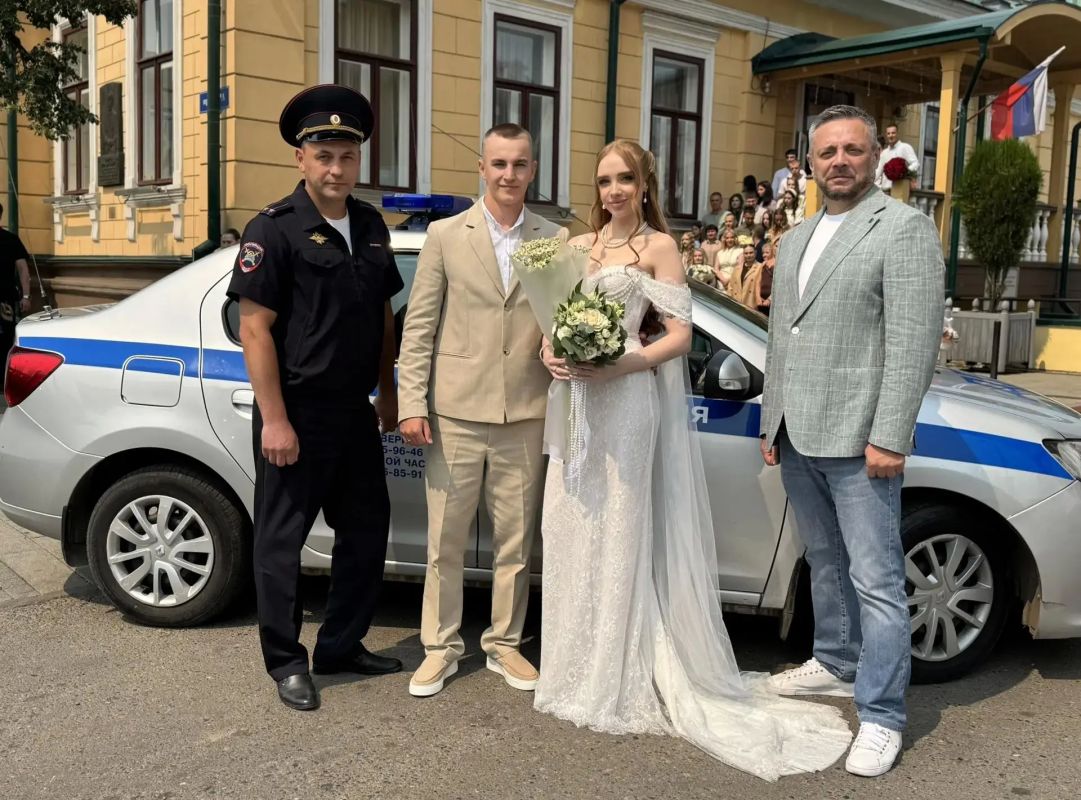 Отпраздновал свадьбу в День семьи инспектор ДПС в Красноярске
