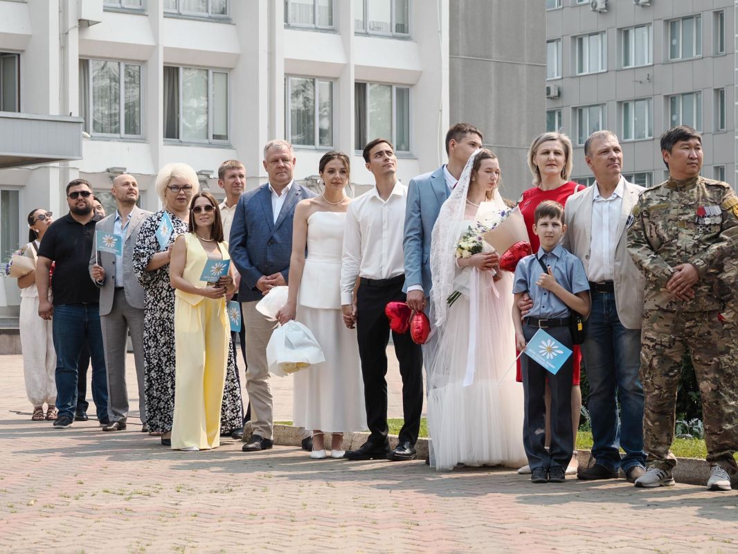 Депутаты городского Совета приняли участие в мероприятиях, посвященных Дню семьи, любви и верности Депутаты городского Совета приняли участие в мероприятиях, посвященных Дню семьи, любви и верности