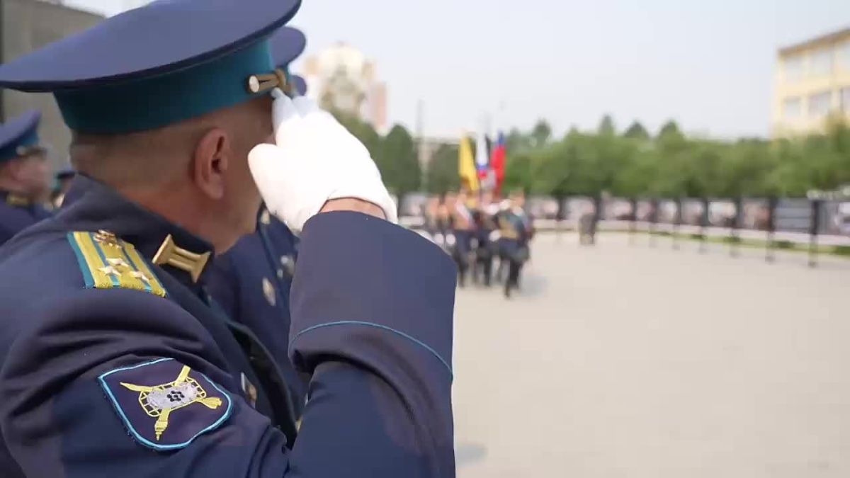 Заместитель председателя Совета Безопасности РФ Дмитрий Медведев посетил Военный учебный центр СФУ и вручил дипломы выпускникам