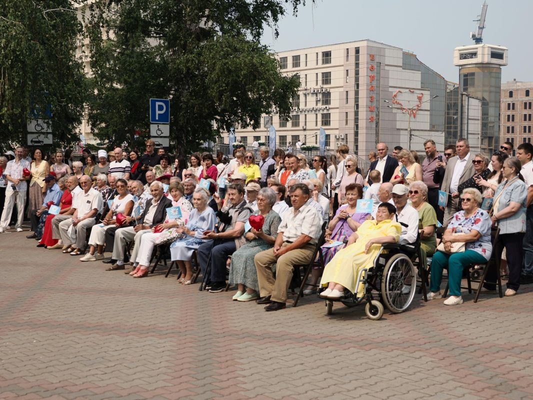 Депутаты городского Совета приняли участие в мероприятиях, посвященных Дню семьи, любви и верности