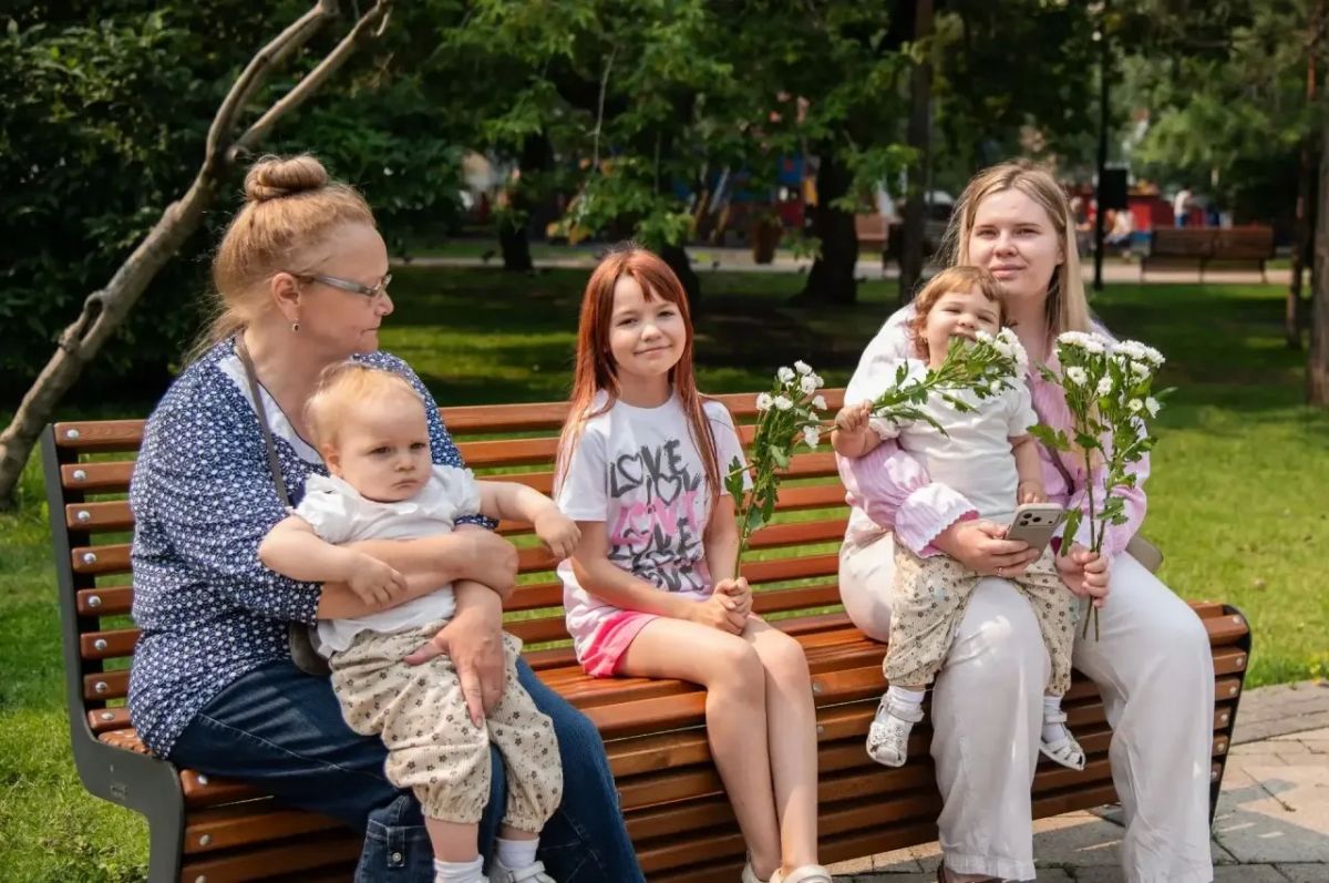 В День семьи, любви и верности полицейские организовали праздничную акцию в центре Красноярска В День семьи, любви и верности полицейские организовали праздничную акцию в центре Красноярска