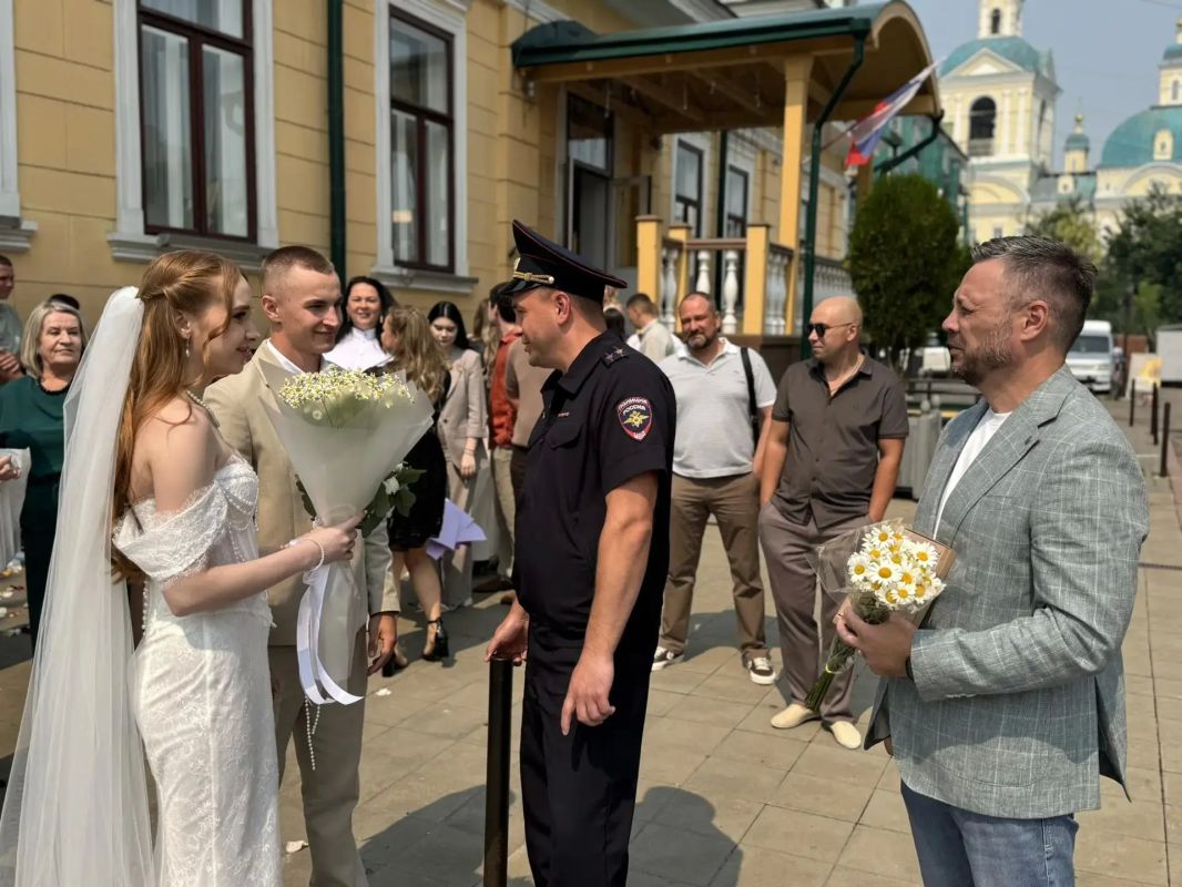 Отпраздновал свадьбу в День семьи инспектор ДПС в Красноярске Отпраздновал свадьбу в День семьи инспектор ДПС в Красноярске