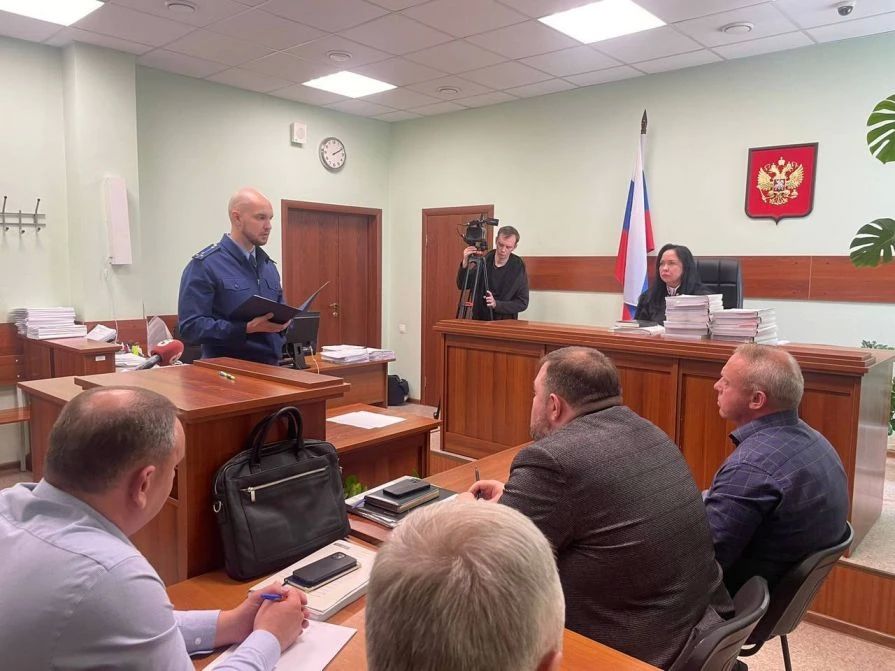 В Красноярске суд приговорил предпринимателя Дмитрия Титова к 7,6 годам исправительной колонии и штрафу в 800 тыс рублей за мошенничество при строительстве городского метро
