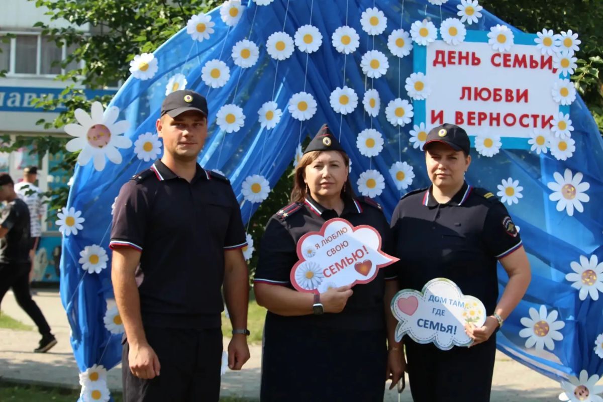 В Красноярской полиции подвели итоги конкурса «Папа, мама, я – полицейская семья»! В Красноярской полиции подвели итоги конкурса «Папа, мама, я – полицейская семья»!