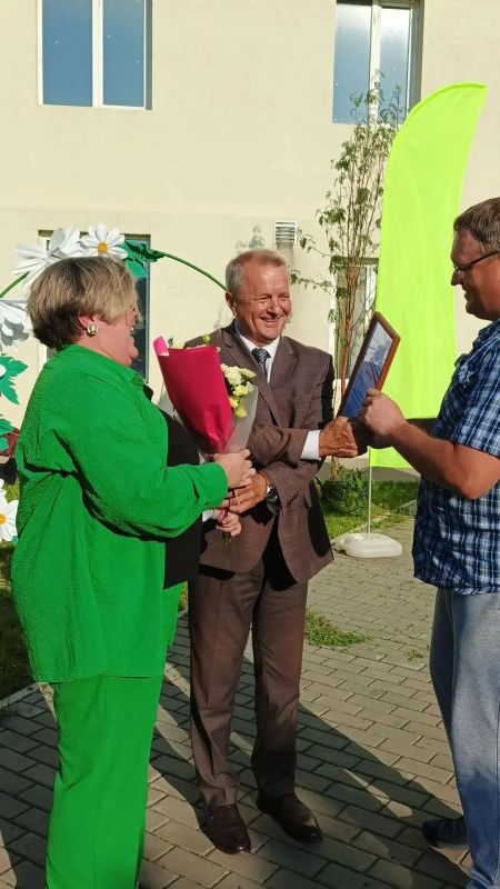 Спасибо за ваш пример!. День семьи, любви и верности превратил центральный сквер в настоящий островок тепла, улыбок, позитивного настроения Спасибо за ваш пример!. День семьи, любви и верности превратил центральный сквер в настоящий островок тепла, улыбок, позитивного настроения