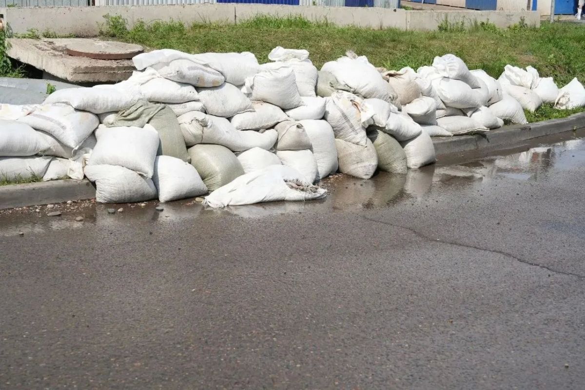 Уровень Качи снижается, коммунальщики продолжают откачку воды Уровень Качи снижается, коммунальщики продолжают откачку воды