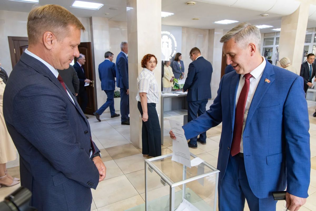 Состоялось заключительное заседание сессии четвертого созыва краевого парламента Состоялось заключительное заседание сессии четвертого созыва краевого парламента