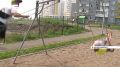 В красноярском Солнечном ливень разрушает склон у детской площадки