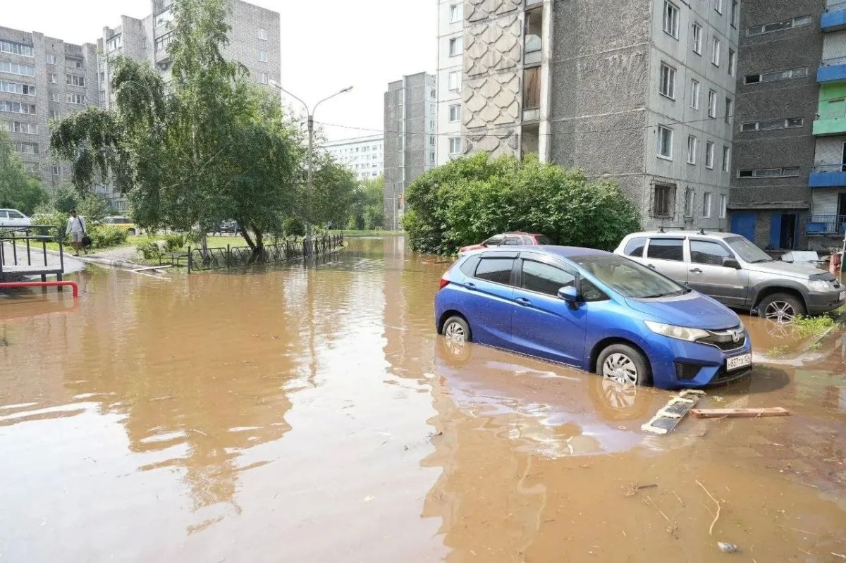 Уровень Качи снижается, коммунальщики продолжают откачку воды Уровень Качи снижается, коммунальщики продолжают откачку воды