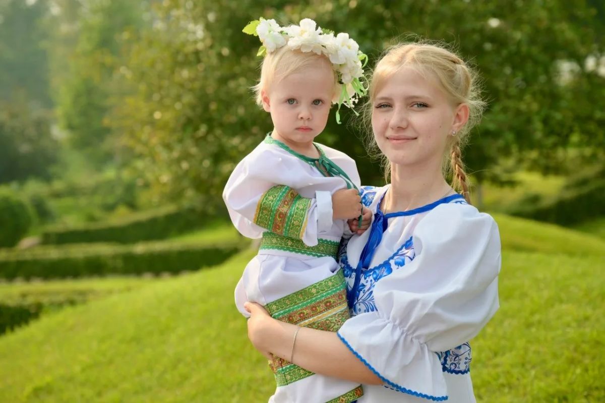 #ЗдесьРадыСемьям. Красивые, нежные, сибирские! Смотрим фотографии со Дня семьи, любви и верности — и не можем налюбоваться #ЗдесьРадыСемьям. Красивые, нежные, сибирские! Смотрим фотографии со Дня семьи, любви и верности — и не можем налюбоваться