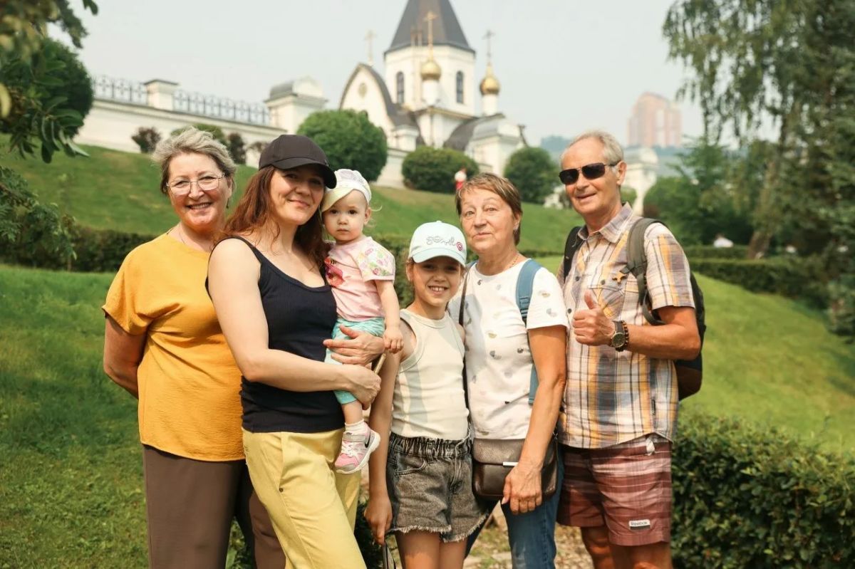 #ЗдесьРадыСемьям. Красивые, нежные, сибирские! Смотрим фотографии со Дня семьи, любви и верности — и не можем налюбоваться #ЗдесьРадыСемьям. Красивые, нежные, сибирские! Смотрим фотографии со Дня семьи, любви и верности — и не можем налюбоваться