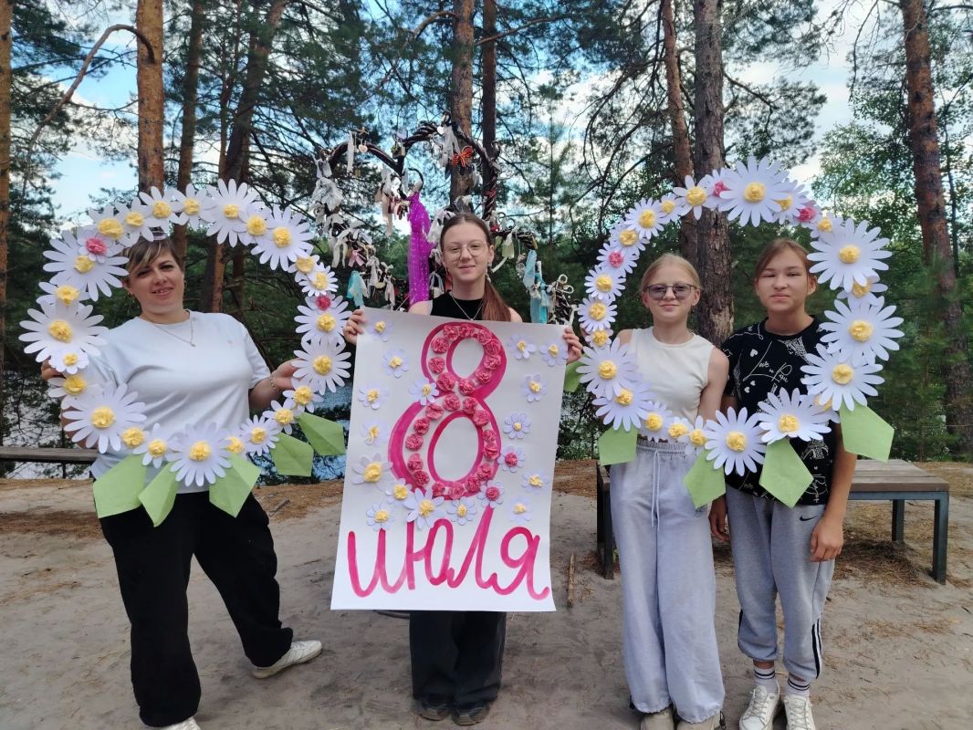 В последние дни все мероприятия, проводимые в учреждениях соцобслуживания, были наполнены особой семейной атмосферой В последние дни все мероприятия, проводимые в учреждениях соцобслуживания, были наполнены особой семейной атмосферой