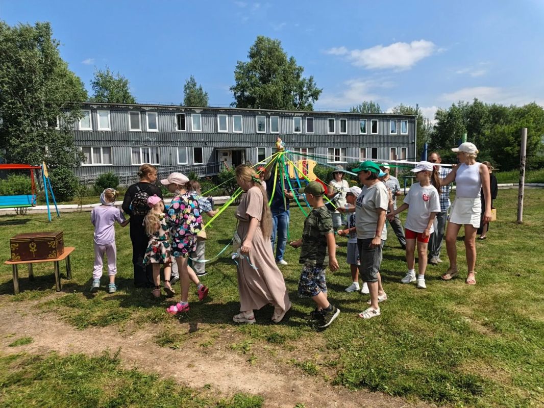 В последние дни все мероприятия, проводимые в учреждениях соцобслуживания, были наполнены особой семейной атмосферой В последние дни все мероприятия, проводимые в учреждениях соцобслуживания, были наполнены особой семейной атмосферой