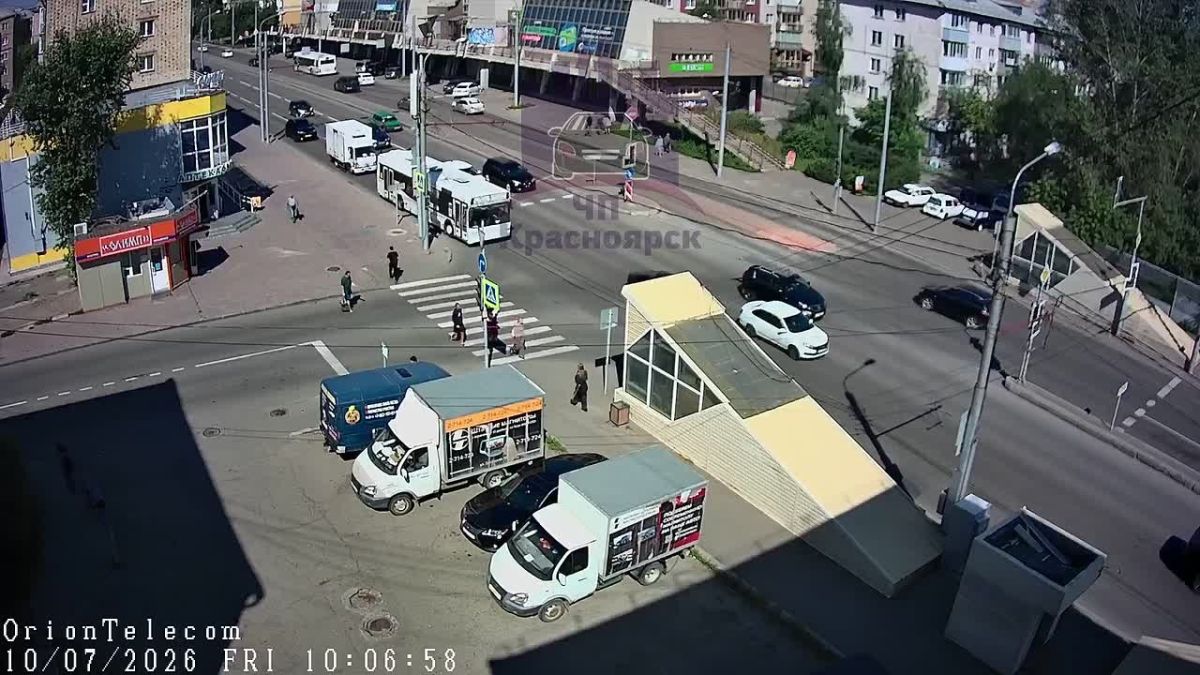 Пробка собралась на Свободном в Красноярске из-за аварии