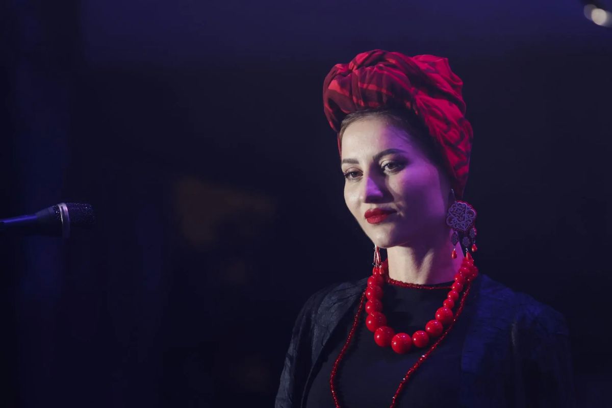 Блиц-интервью: группа «Белолуна» — сказки, техно и хороводы на «МИРе Сибири» Блиц-интервью: группа «Белолуна» — сказки, техно и хороводы на «МИРе Сибири»