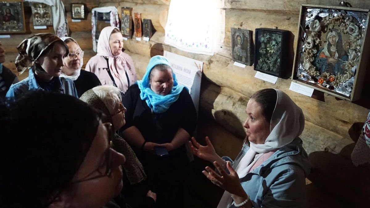 Передвижная выставка «Бабушкина икона» открылась в храме святых первоверховных апостолов Петра и Павла в Барабанове Передвижная выставка «Бабушкина икона» открылась в храме святых первоверховных апостолов Петра и Павла в Барабанове