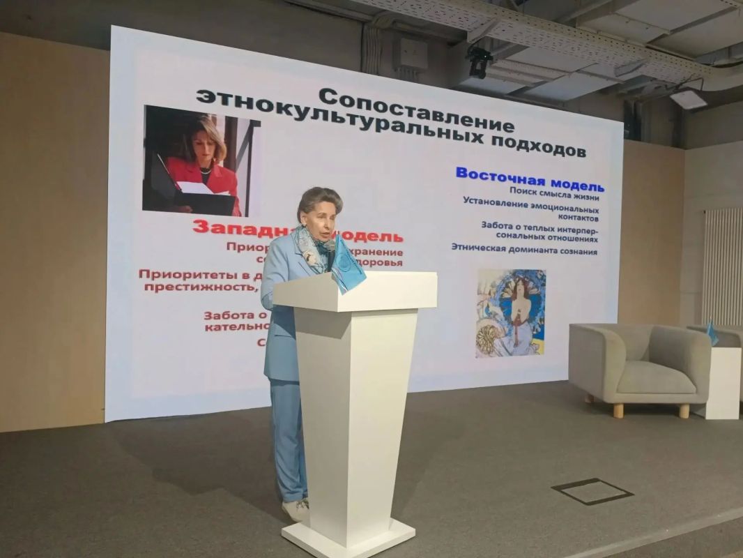 В Национальном центре «Россия» в рамках проекта «Семейная гостиная: бережно к ребенку, уважительно к семье» для молодых и уже зрелых семей, а также для специалистов центров помощи семье и детям региональным отделением «Союза... В Национальном центре «Россия» в рамках проекта «Семейная гостиная: бережно к ребенку, уважительно к семье» для молодых и уже зрелых семей, а также для специалистов центров помощи семье и детям региональным отделением «Союза...