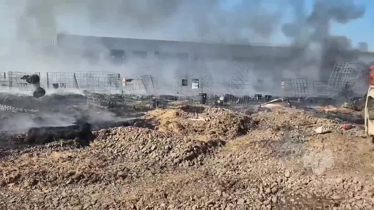 В посёлке Степняки Канского округа произошёл серьёзный пожар на животноводческой ферме