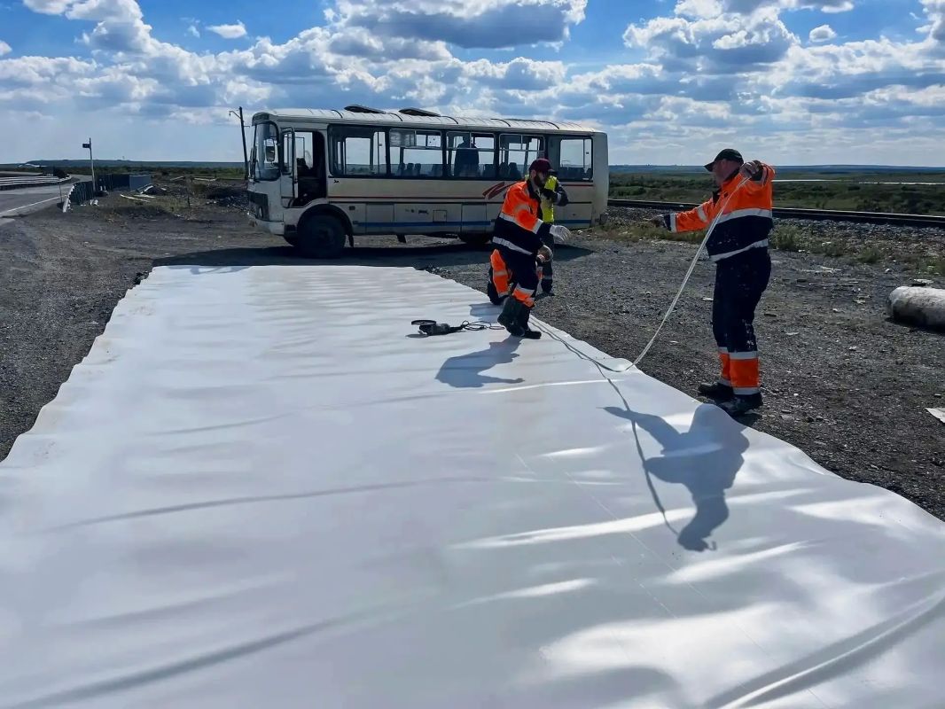 В Арктике стартовал ремонт дороги к аэропорту Алыкель В Арктике стартовал ремонт дороги к аэропорту Алыкель