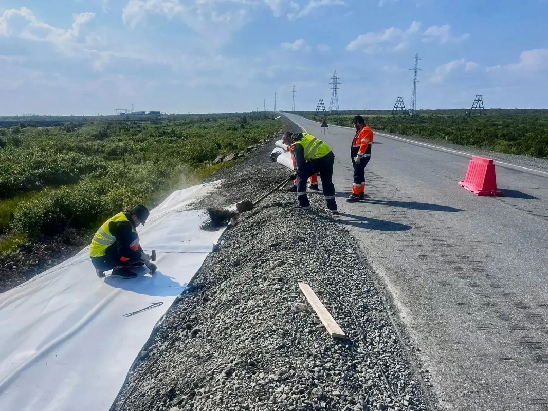 В Арктике стартовал ремонт дороги к аэропорту Алыкель В Арктике стартовал ремонт дороги к аэропорту Алыкель