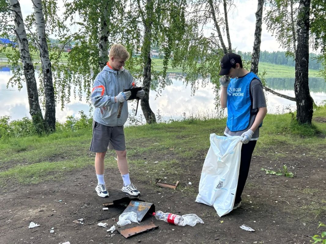 В Красноярском крае продолжается масштабная уборка берегов в рамках федерального проекта «Вода России» нацпроекта «Экологическое благополучие». В Красноярском крае продолжается масштабная уборка берегов в рамках федерального проекта «Вода России» нацпроекта «Экологическое благополучие».