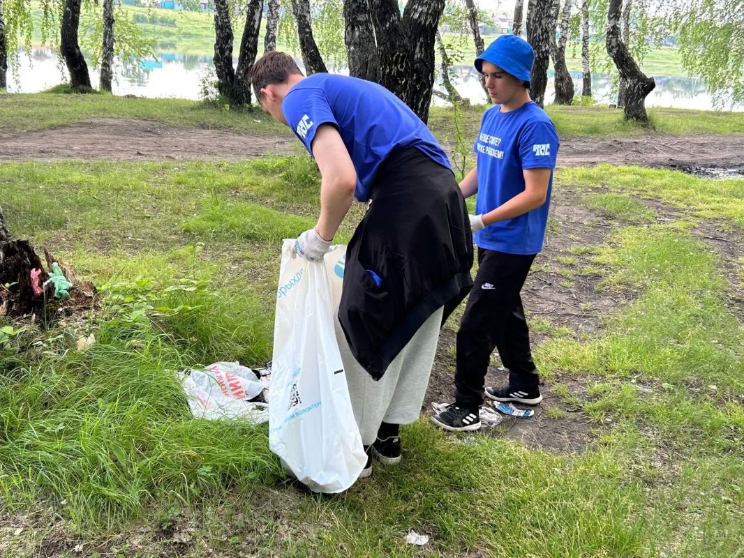 В Красноярском крае продолжается масштабная уборка берегов в рамках федерального проекта «Вода России» нацпроекта «Экологическое благополучие». В Красноярском крае продолжается масштабная уборка берегов в рамках федерального проекта «Вода России» нацпроекта «Экологическое благополучие».