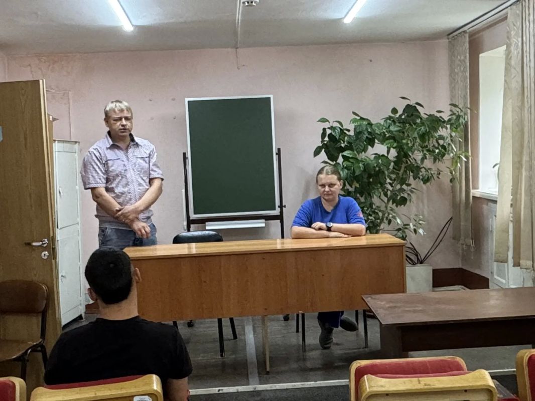 Несовершеннолетние осужденные, состоящие на учете Канского МФ УИИ ГУФСИН, побывали на станции скорой медицинской помощи