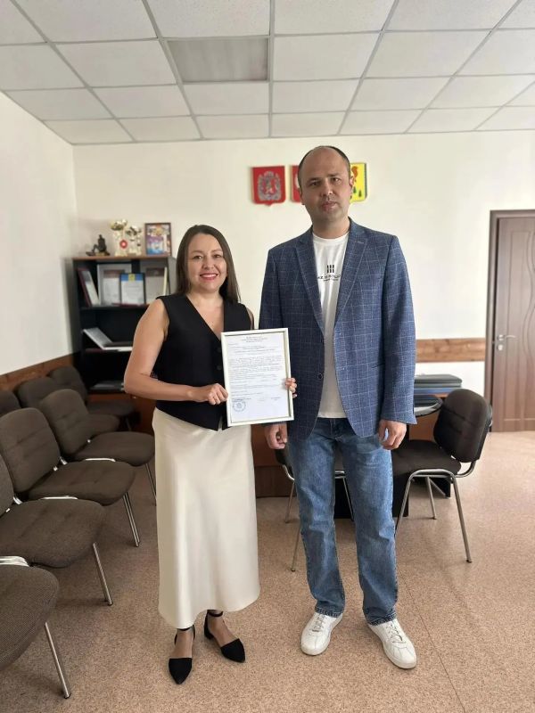 Глава округа Сергей Ивченко передал сертификат на жильё для бойца СВО Глава округа Сергей Ивченко передал сертификат на жильё для бойца СВО
