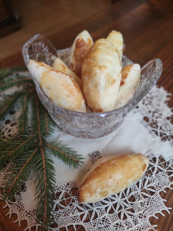 Вкусные мини-пирожки к праздничному столу: с картошкой или капустой