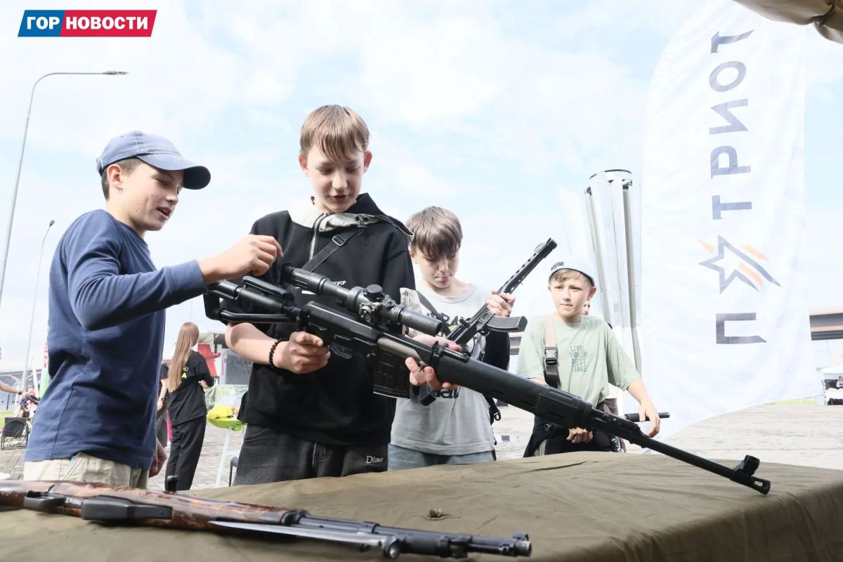 Патриотический фестиваль проходит в Красноярске Патриотический фестиваль проходит в Красноярске