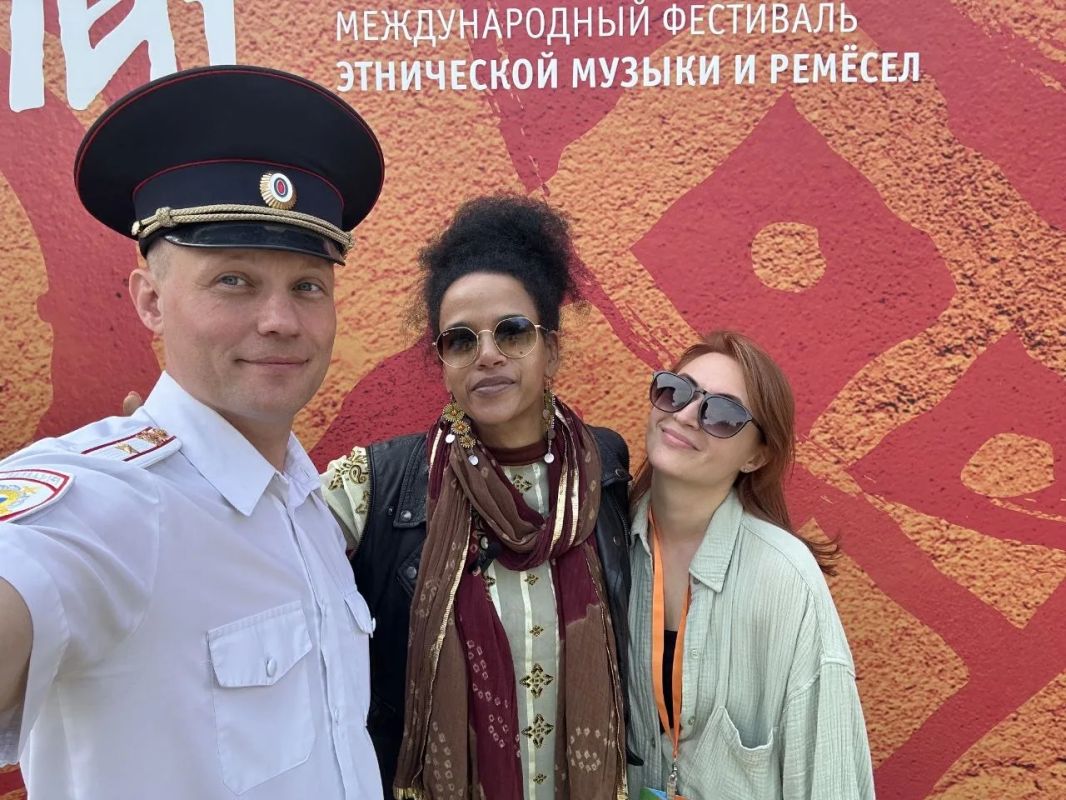 Ирина Волк: Друзья, если на приветствие вам отвечают «Мэнду!», «Дороба!» или даже «Ни хао!» — значит, вы попали на МИР Сибири Ирина Волк: Друзья, если на приветствие вам отвечают «Мэнду!», «Дороба!» или даже «Ни хао!» — значит, вы попали на МИР Сибири