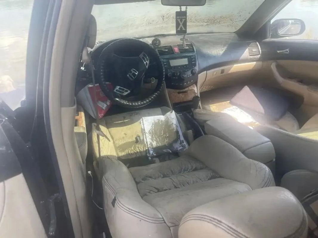 Автомобиль с девушкой скатился в воду на озере под Красноярском — она погибла Автомобиль с девушкой скатился в воду на озере под Красноярском — она погибла