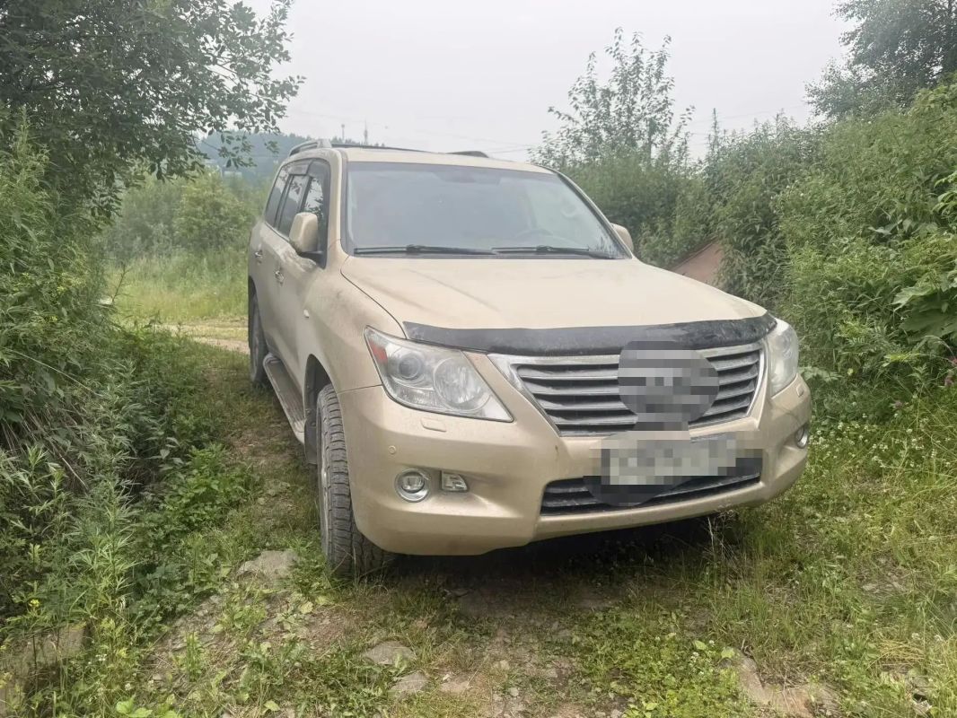 В Северо-Енисейском пьяный мужчина пытался уйти от полицейской погони в лесу и предъявил удостоверение погибшего брата В Северо-Енисейском пьяный мужчина пытался уйти от полицейской погони в лесу и предъявил удостоверение погибшего брата