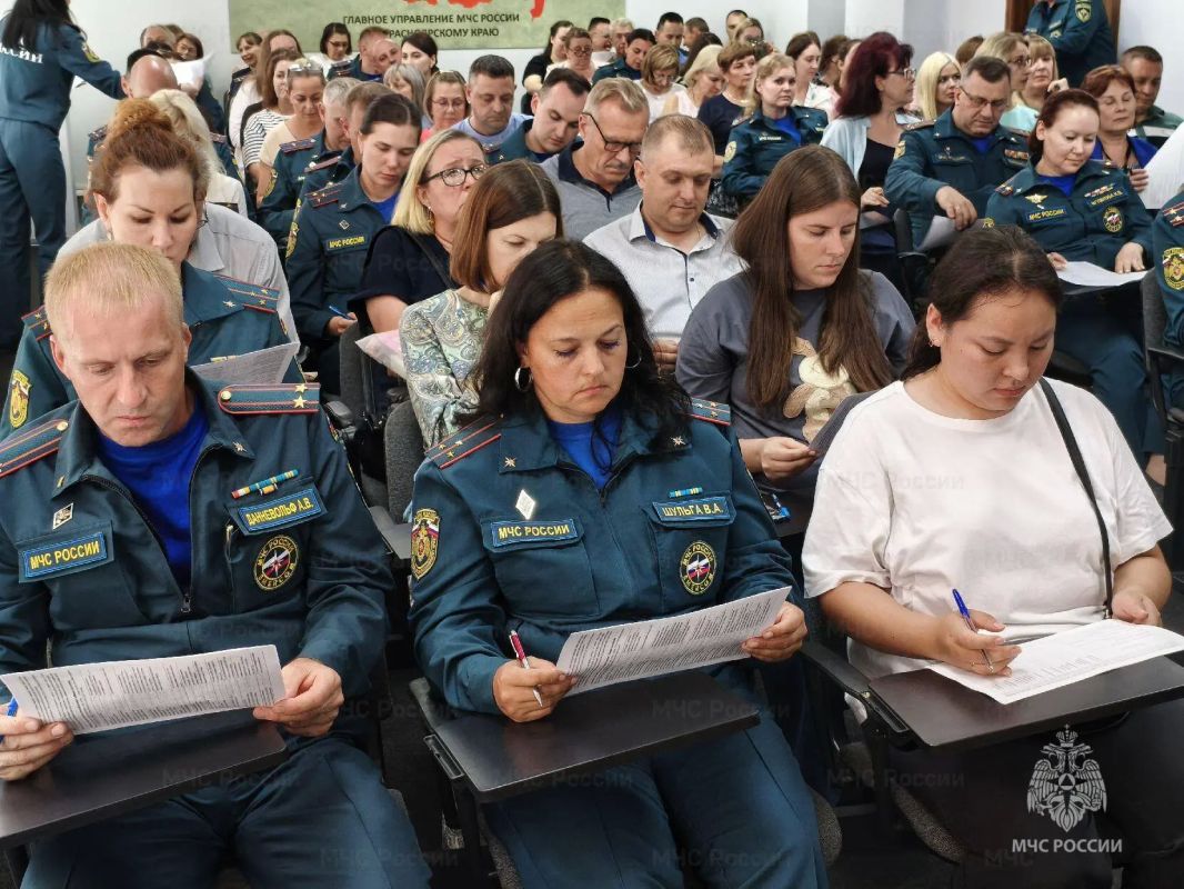 Сотрудники Главного управления сдали зачеты по физической подготовке Сотрудники Главного управления сдали зачеты по физической подготовке