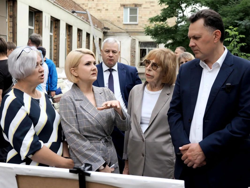 Председатель городского Совета Наталия Фирюлина приняла участие в рабочей поездке главы Красноярска Сергея Верещагина по Центральному району Председатель городского Совета Наталия Фирюлина приняла участие в рабочей поездке главы Красноярска Сергея Верещагина по Центральному району