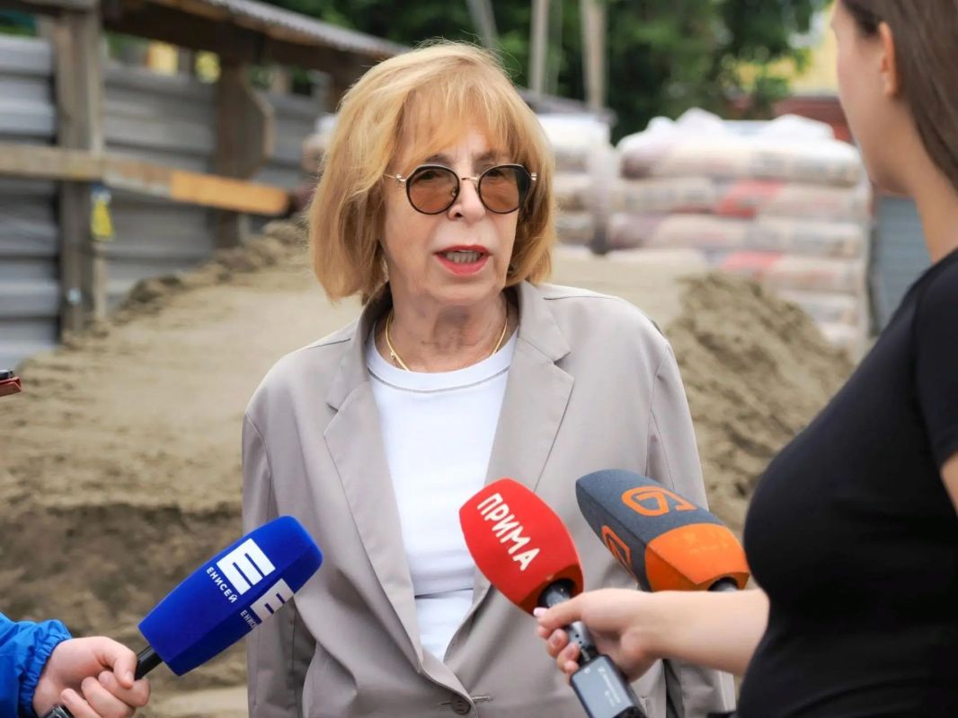 Председатель городского Совета Наталия Фирюлина приняла участие в рабочей поездке главы Красноярска Сергея Верещагина по Центральному району Председатель городского Совета Наталия Фирюлина приняла участие в рабочей поездке главы Красноярска Сергея Верещагина по Центральному району