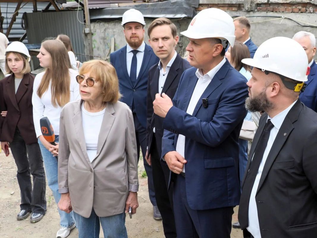 Председатель городского Совета Наталия Фирюлина приняла участие в рабочей поездке главы Красноярска Сергея Верещагина по Центральному району Председатель городского Совета Наталия Фирюлина приняла участие в рабочей поездке главы Красноярска Сергея Верещагина по Центральному району
